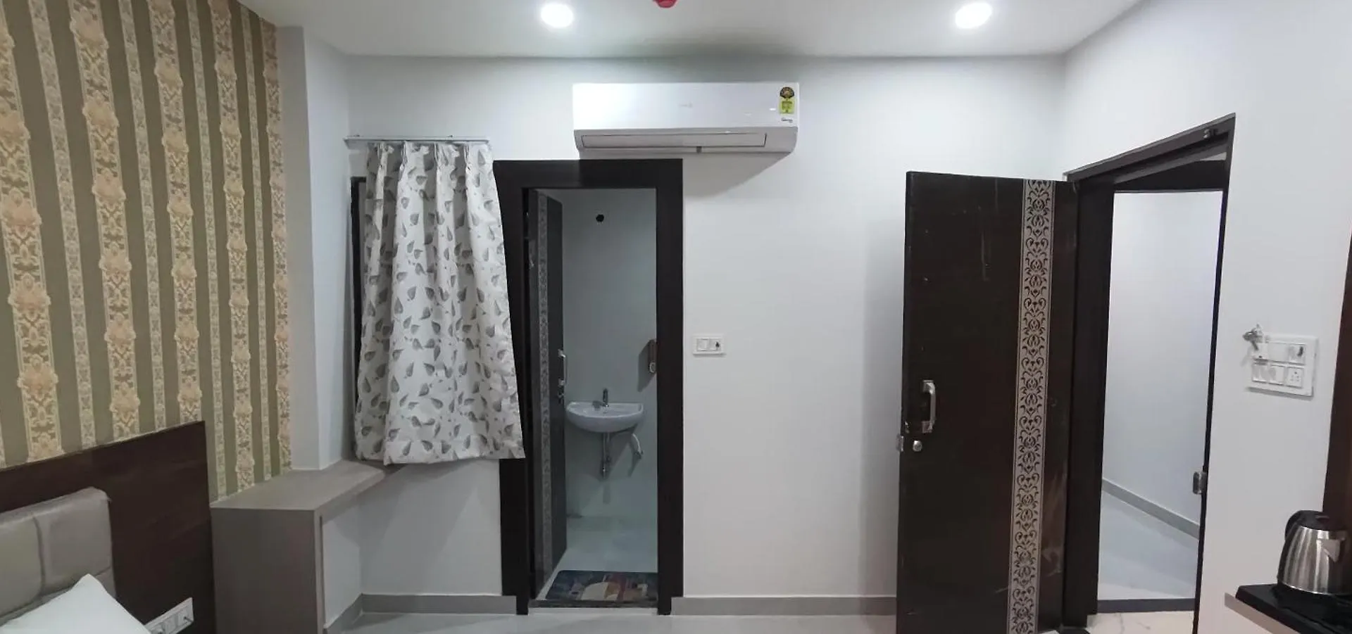 Hotel Shri Vishwanath Varanasi
