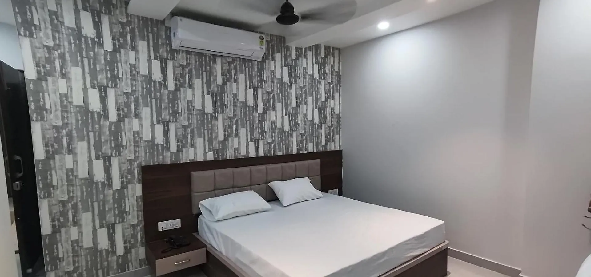 Hotel Shri Vishwanath Varanasi